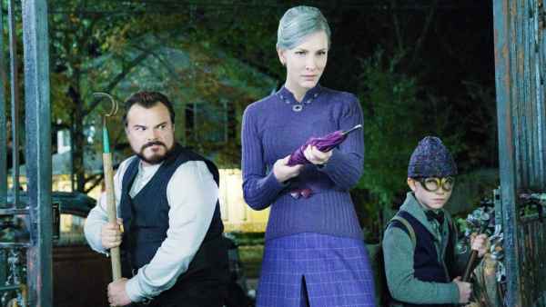 Jack Black, Cate Blanchett and Owen Vaccaro in The House with a Clock in its Walls