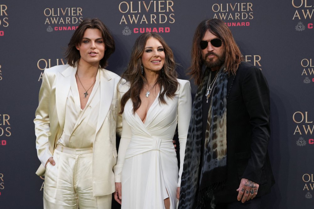 Elizabeth-Hurley-and-Billy-Ray-Cyrus-GettyImages-2270537100