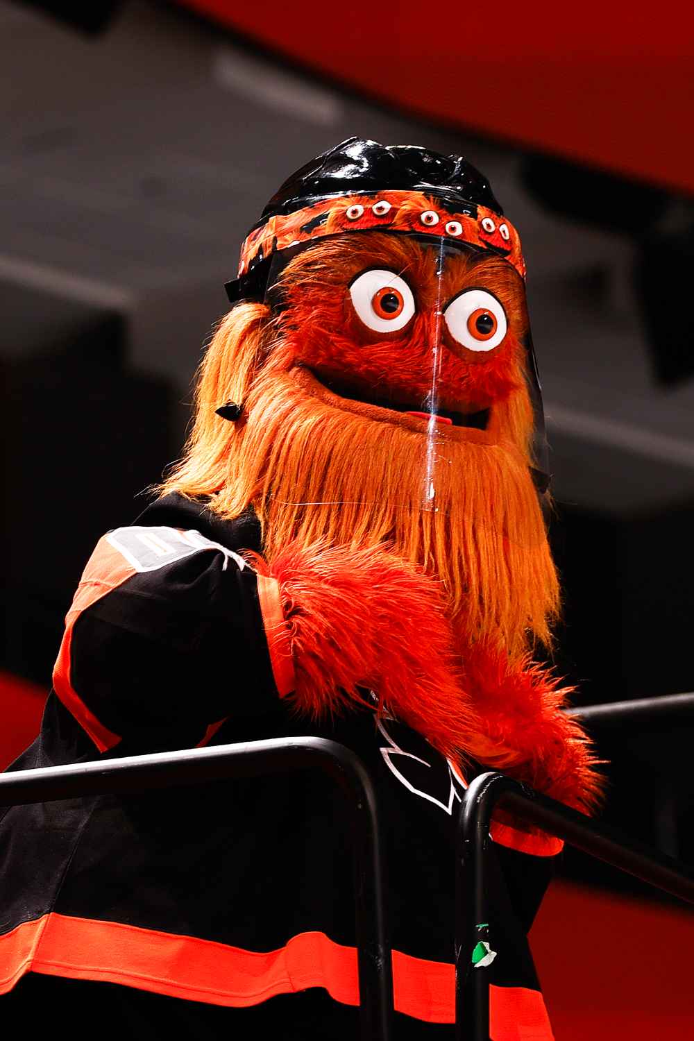 GettyImages-1299851695 Gritty Sneaks Up on Toddler at a Flyers Game Gets Smacked