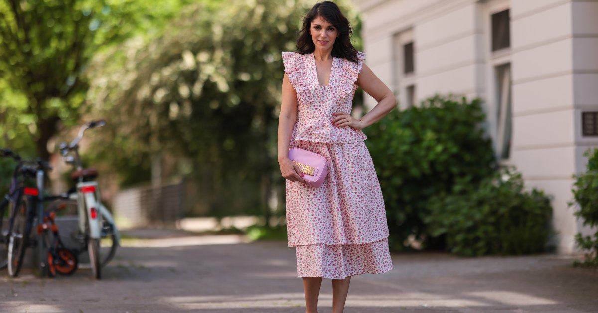 Yes, These 17 Slimming Spring Dresses Secretly Hide the Tummy (No Shapewear Required) Yes, These 17 Slimming Spring Dresses Secretly Hide the Tummy (No Shapewear Required)