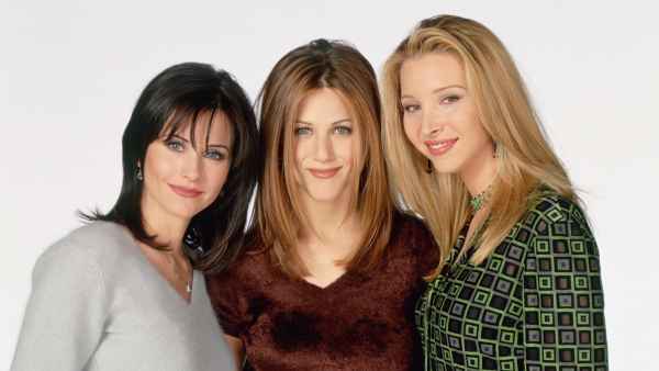 Lisa Kudrow Says Friends Writers Shared Sexual Fantasies About Jennifer Aniston Courteney Cox