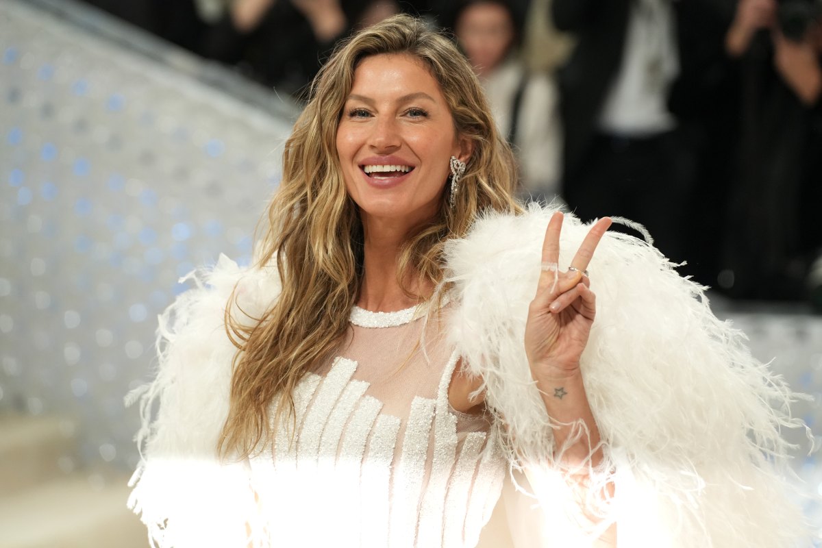 Gisele Bündchen attends The 2023 Met Gala Celebrating "Karl Lagerfeld: A Line Of Beauty" at The Metropolitan Museum of Art on May 01, 2023 in New York City.