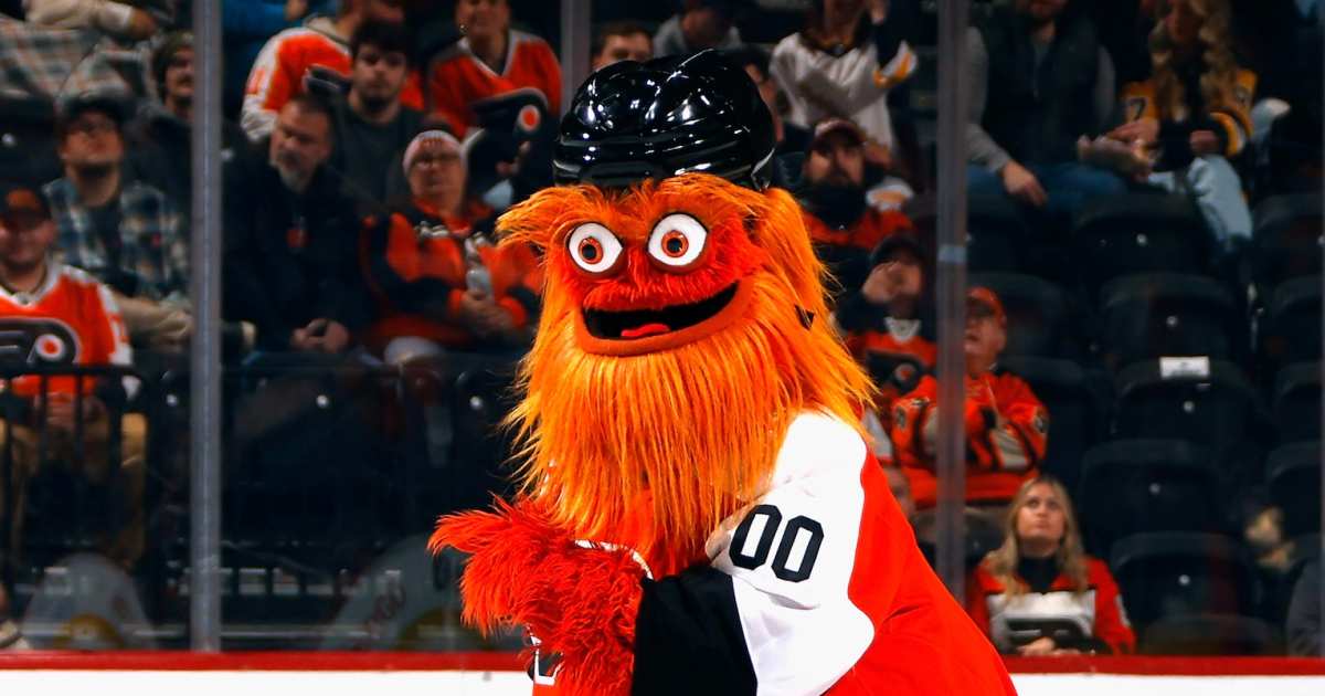Gritty Sneaks Up on a Toddler at a Flyers Game and Gets Smacked Right in the Mouth Gritty Sneaks Up on a Toddler at a Flyers Game and Gets Smacked Right in the Mouth