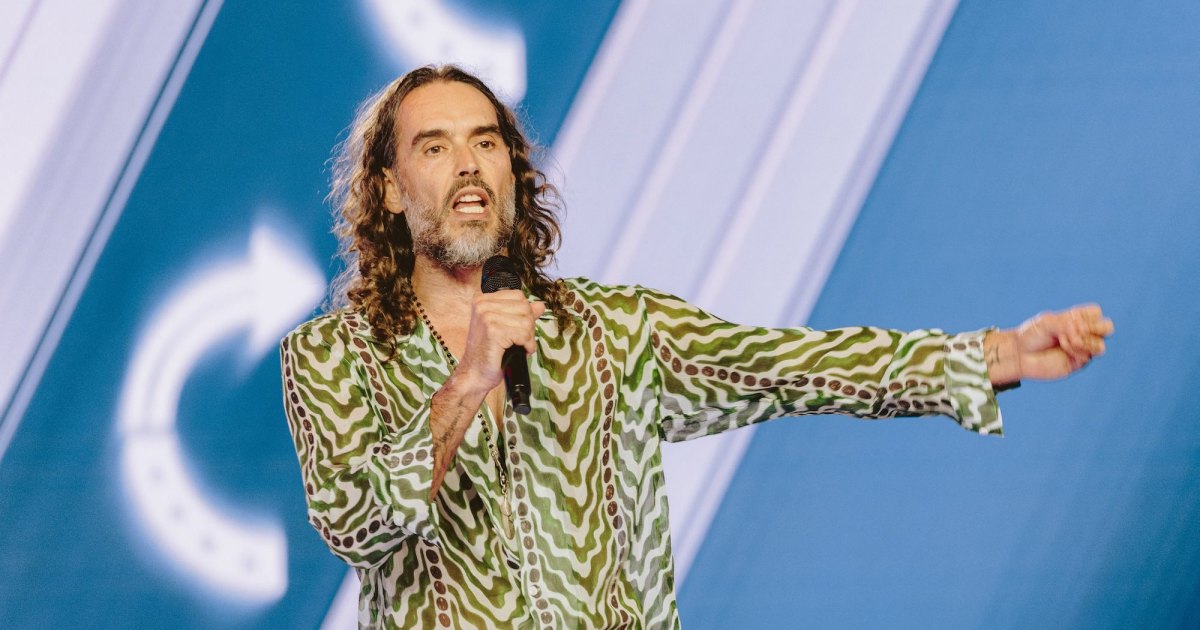 Russell Brand Had Sex With 16 Year Old When He Was 30 Russell Brand Had Sex With 16 Year Old When He Was 30