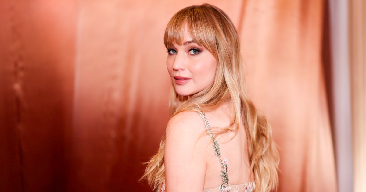 اشترِ جينز جينيفر لورانس الفضفاض ذو الساق المستقيمة بأسعار منخفضة