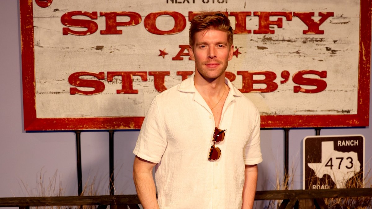 Kyle Cooke Isnt Ready for Anything Serious After Amanda Batula Split, Random Meghan King Kiss