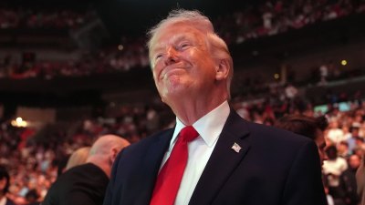 GettyImages-2270434275 donald trump ufc fight iran peace talks