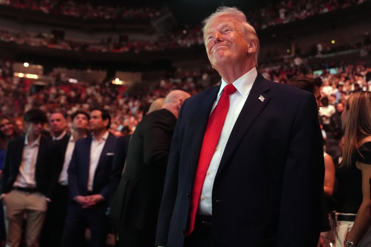 GettyImages-2270434275 donald trump ufc fight iran peace talks