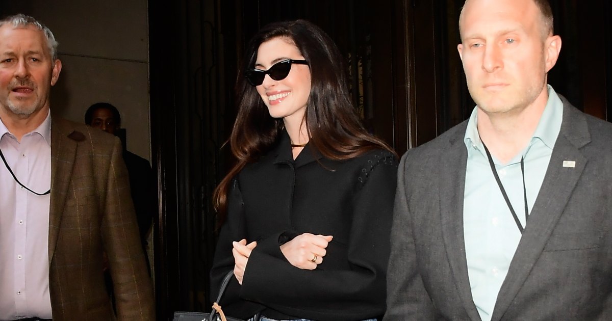 Anne Hathaway’s Wide-Leg Jeans Are Surprisingly Flattering — And Easy to Copy