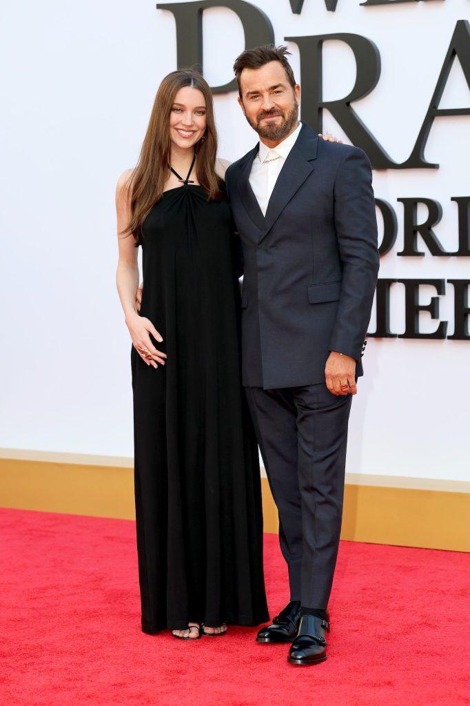 Justin Theroux, Nicole Brydon Bloom Walk Red Carpet Days After Son&rsquo;s Birth