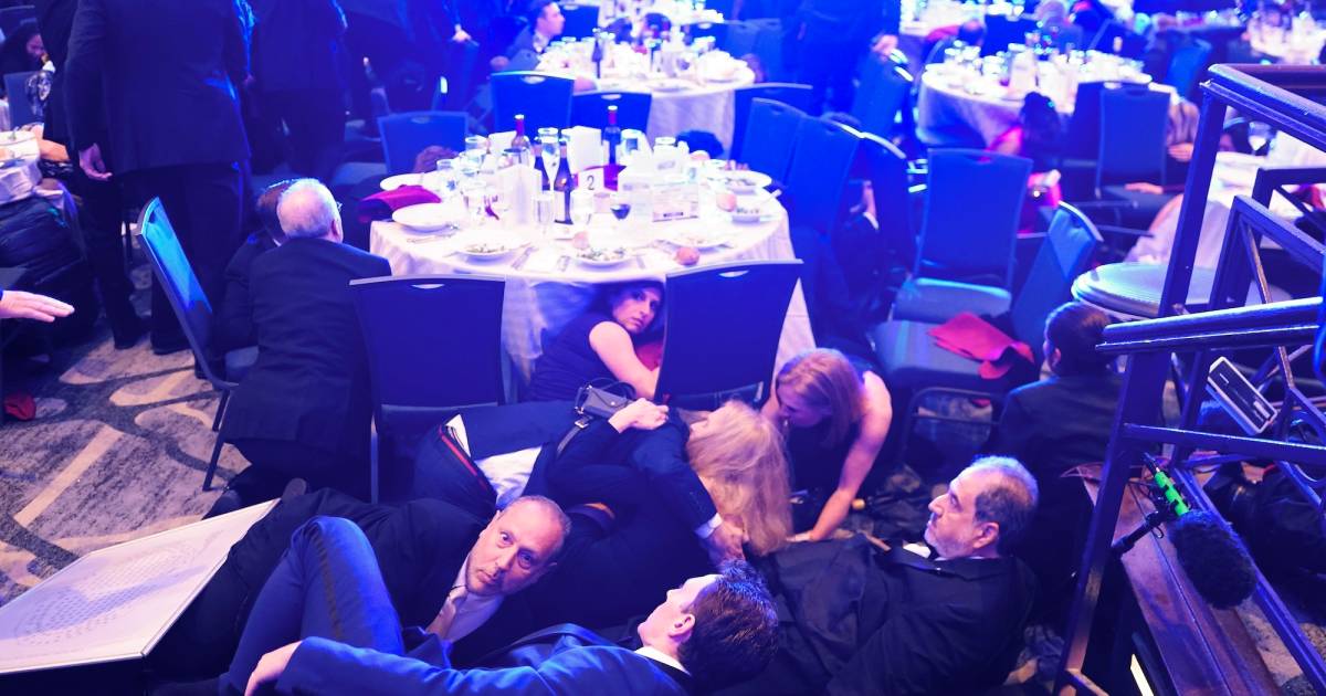 Mentalist Oz Pearlman Details Moment Agents Tackled Donald Trump During WHCD Shooting Mentalist Oz Pearlman Details Moment Agents Tackled Donald Trump During WHCD Shooting