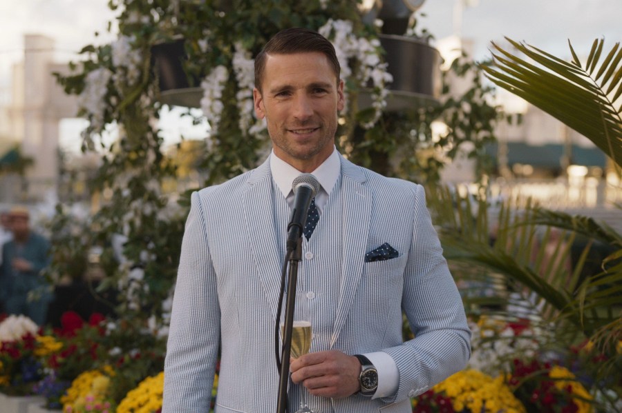 Hallmark Andrew Walker Gives Curious Caterer Update With Nikki DeLoach Scripts Are Written Kentucky Roses