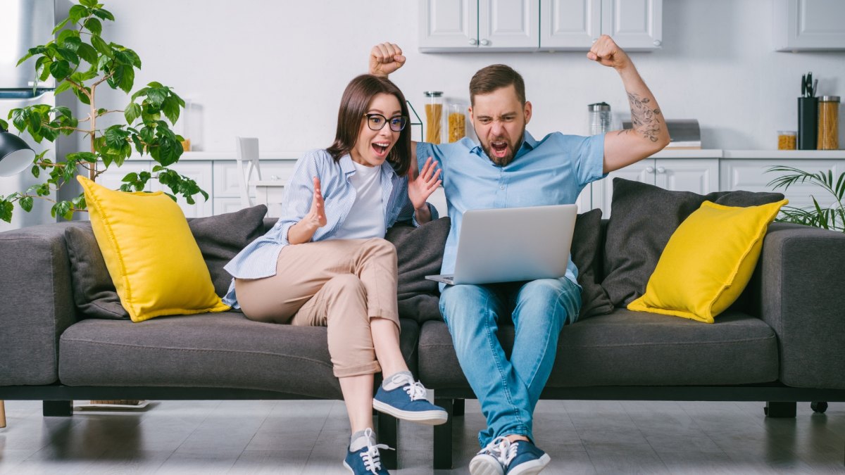 GalaxyBids combines timed bidding and gaming mechanics with luxury e-commerce.