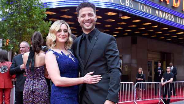 Justin-Guarini-and-Reina-at-2017-Tonys-GettyImages-695002112.