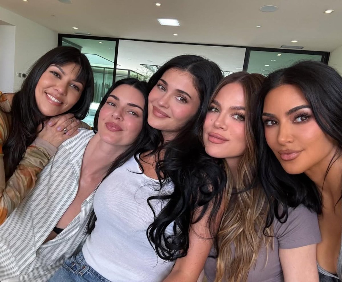 Khloe-IG-of-Her-Sisters_658112448_18674466511048326_4749775506880618040_n