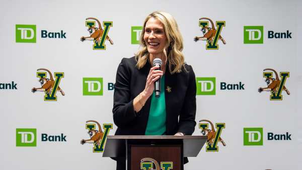 MT1USDAYNETVTP89616437007-Vermont-Couple-Makes-NCAA-History-as-First-Married-Duo-to-Lead-Division-I-Basketball-Teams