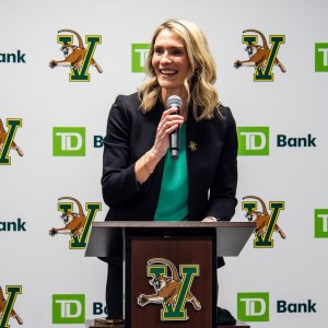 MT1USDAYNETVTP89616437007-Vermont-Couple-Makes-NCAA-History-as-First-Married-Duo-to-Lead-Division-I-Basketball-Teams