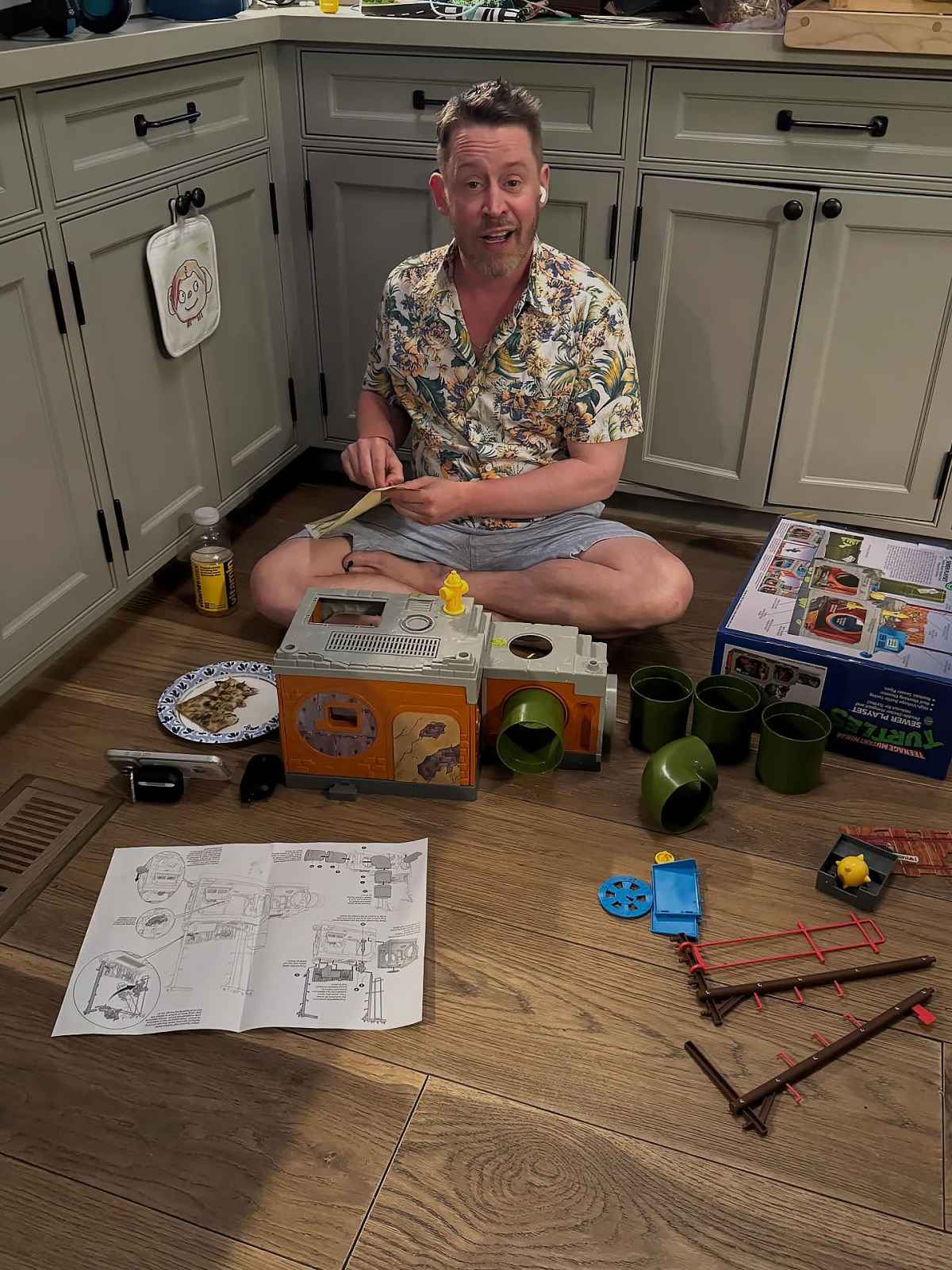 Macaulay Culkin They Put Together Play Sets Just Like Us