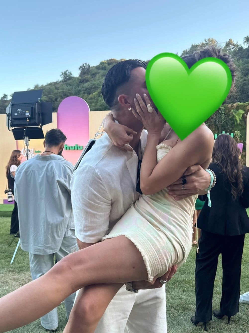 Mormoonse vrouwen Jessi Draper zegt dat Marciano op de selectie staat van jongens met wie ze aan het daten is na het kussen IG