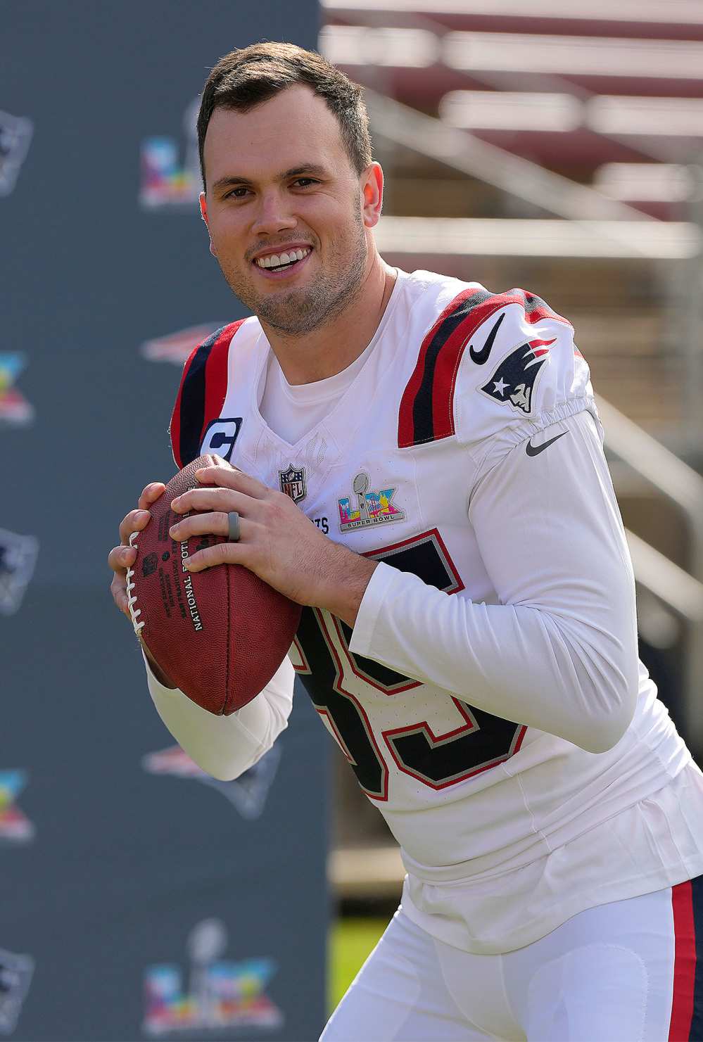 New England Patriots Players Respond to Scandal Involving Coach Mike Vrabel and Dianna Russini Hunter Henry Robert Spillane