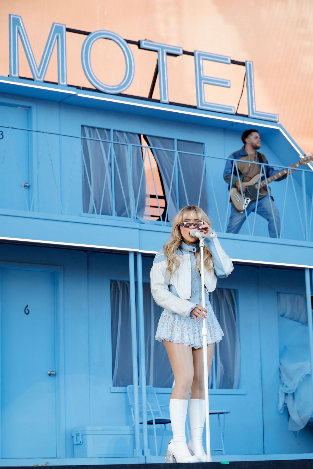 Sabrina-Carpenter-Coachella-2024-GettyImages-2149329174