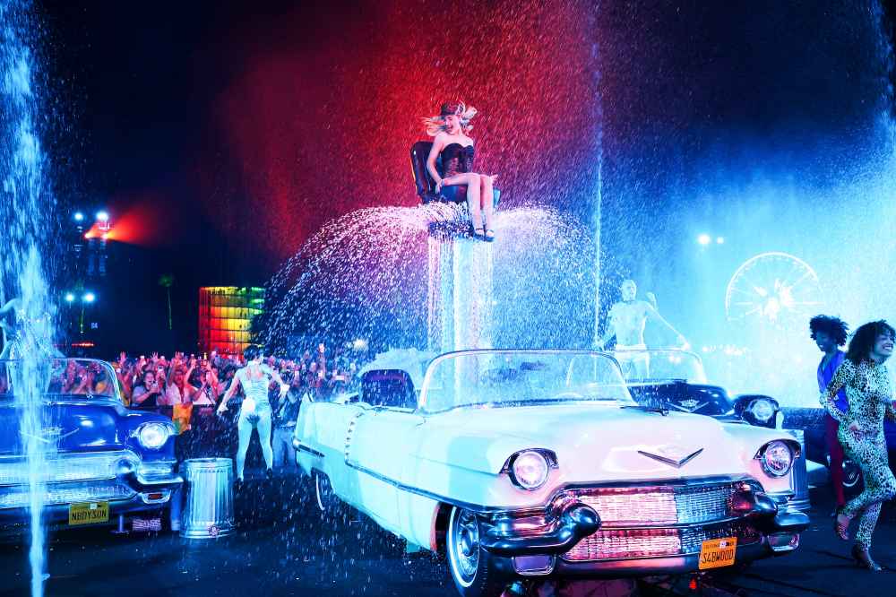 Sabrina-Carpenter-Coachella-GettyImages-2270918491