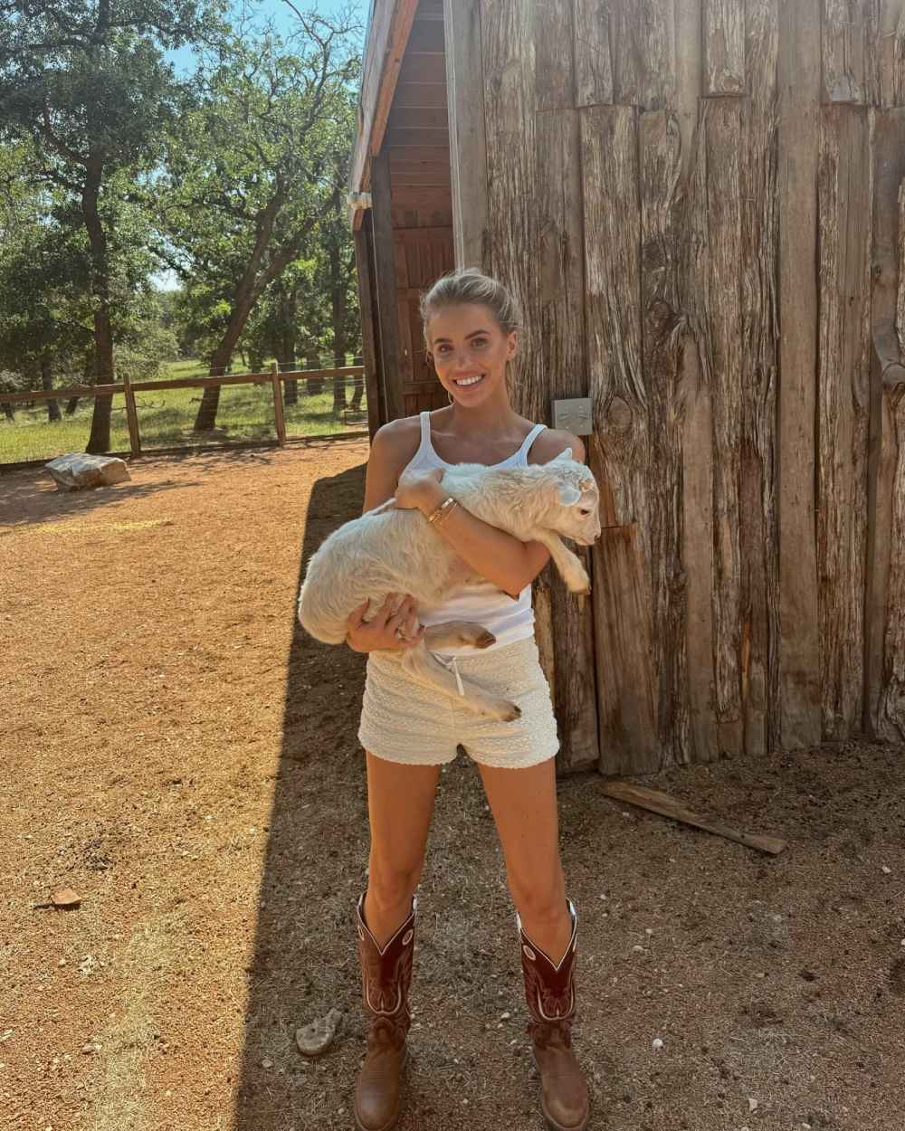 De McBee-dynastie Familiegids voor echte Amerikaanse cowboys Ontmoet de vier broers, hun belangrijke anderen Allie Eklund