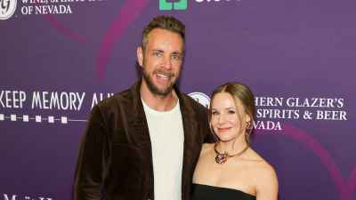 Times Kristen Bell and Dax Shepard Defended Their Marriage GettyImages-2201400186