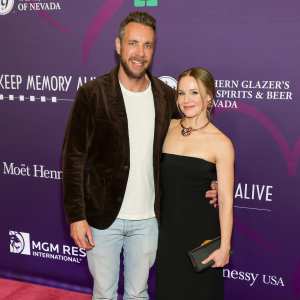 Times Kristen Bell and Dax Shepard Defended Their Marriage GettyImages-2201400186