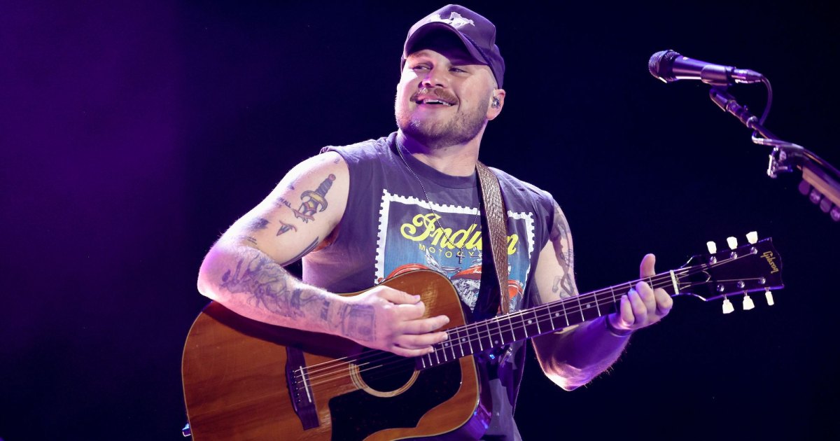 Zach Bryan Calls Out ‘Karens’ After Ending Concert Early Due to Weather: ‘F***n Lightning Bolts’ Zach Bryan Calls Out ‘Karens’ After Ending Concert Early Due to Weather: ‘F***n Lightning Bolts’