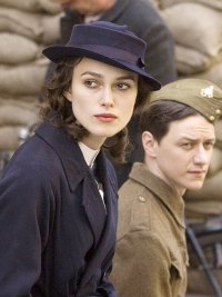 Keira Knightley and James McAvoy in Atonement