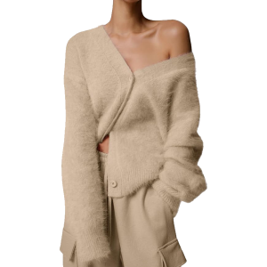 Cameron Diaz&rsquo;s Fuzzy Cardigan Is the Ultimate Cozy Spring Staple