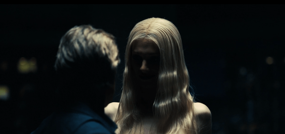 Euphoria's Hunter Schafer heeft een topless scène, Lexi onthult maagdelijkheid