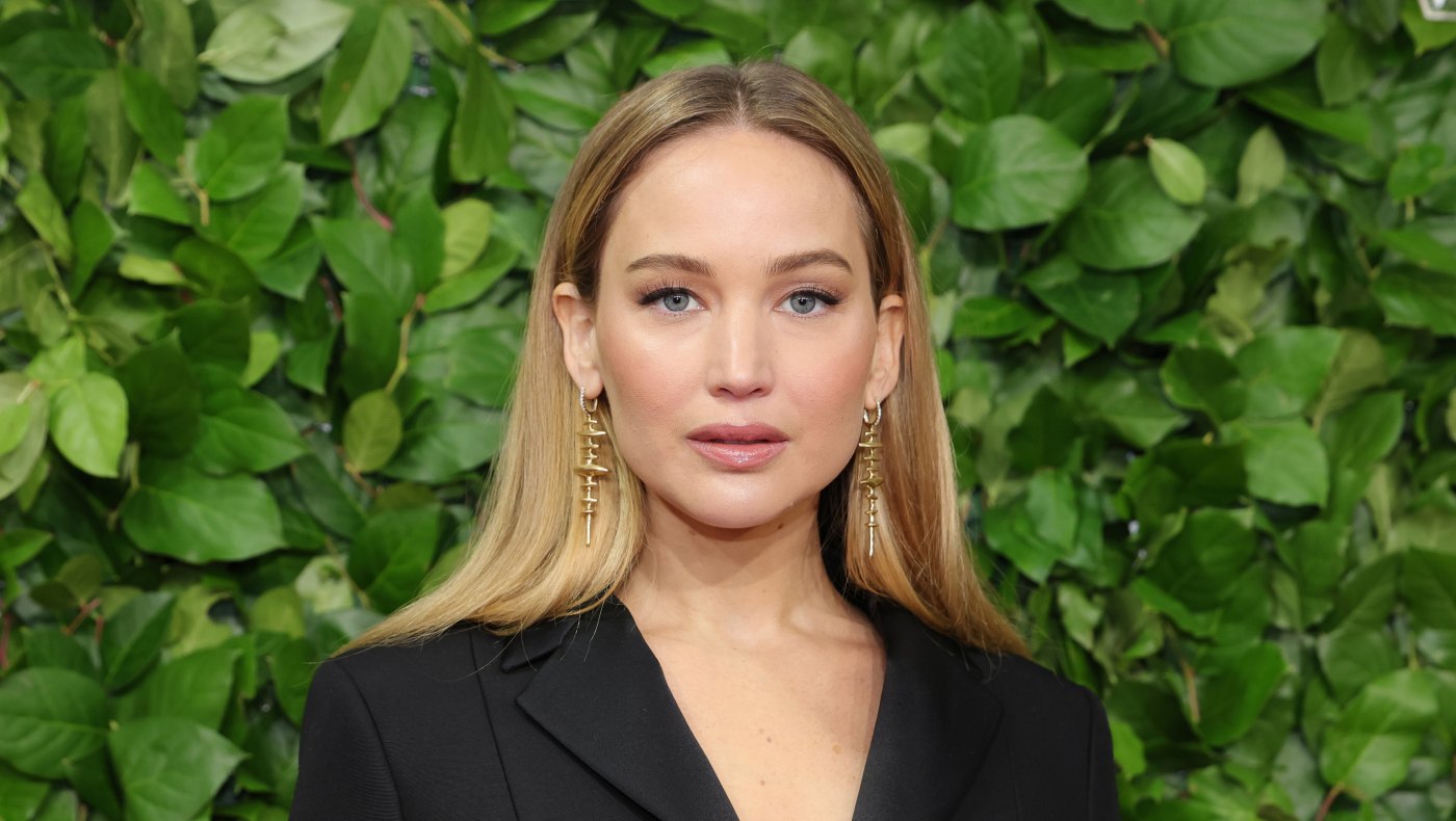 Jennifer Lawrence's $35 Adidas Slides Are a Warm-Weather Staple
