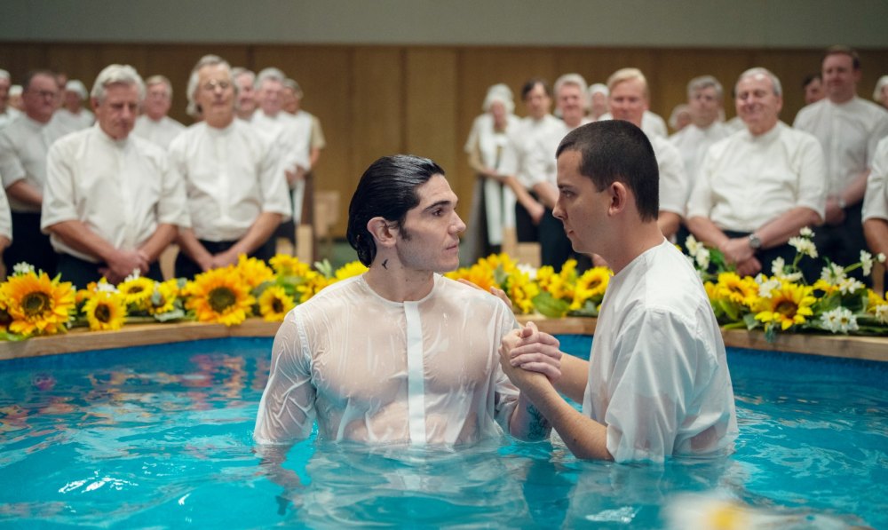 Fra Fee and Asa Butterfield in Unchosen