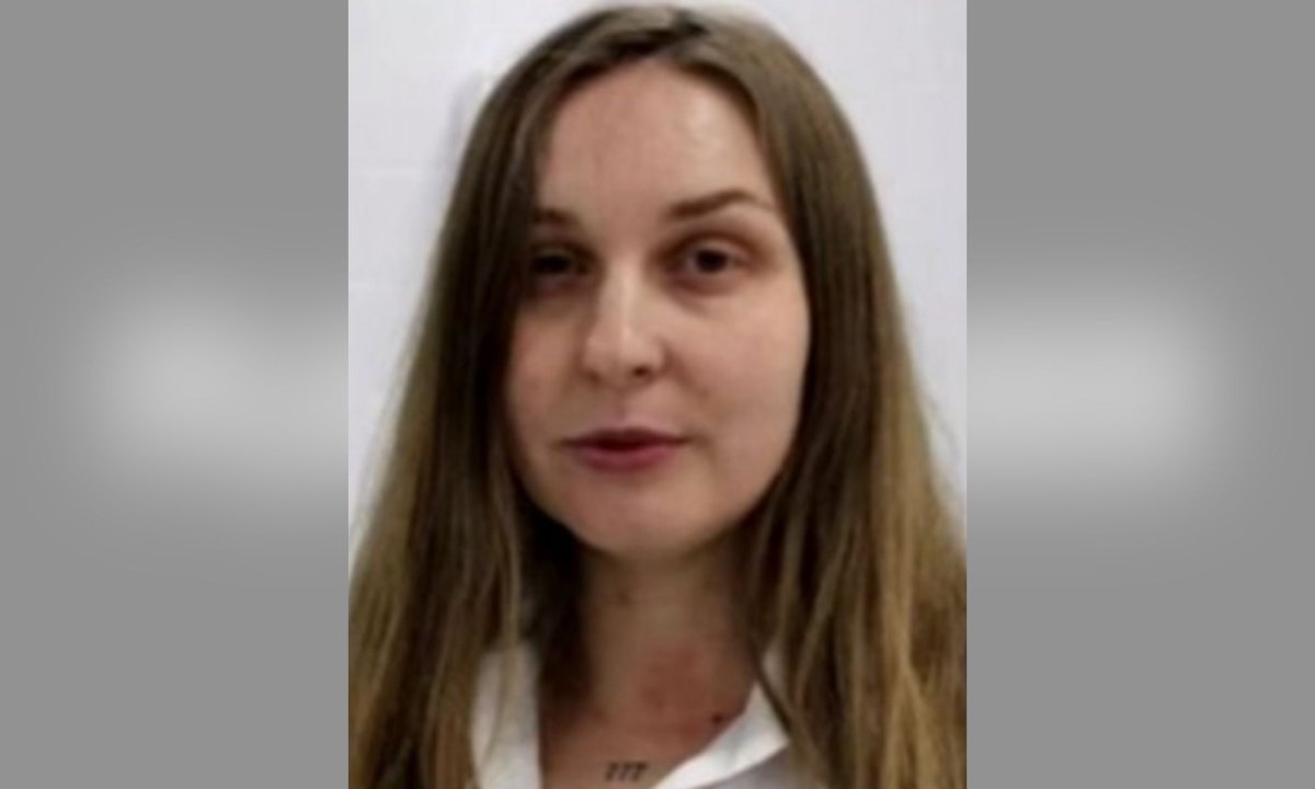 Woman Allegedly Attempts to Push Roommate's 5-Year-Old Out Window, Tries to Drown Them Both