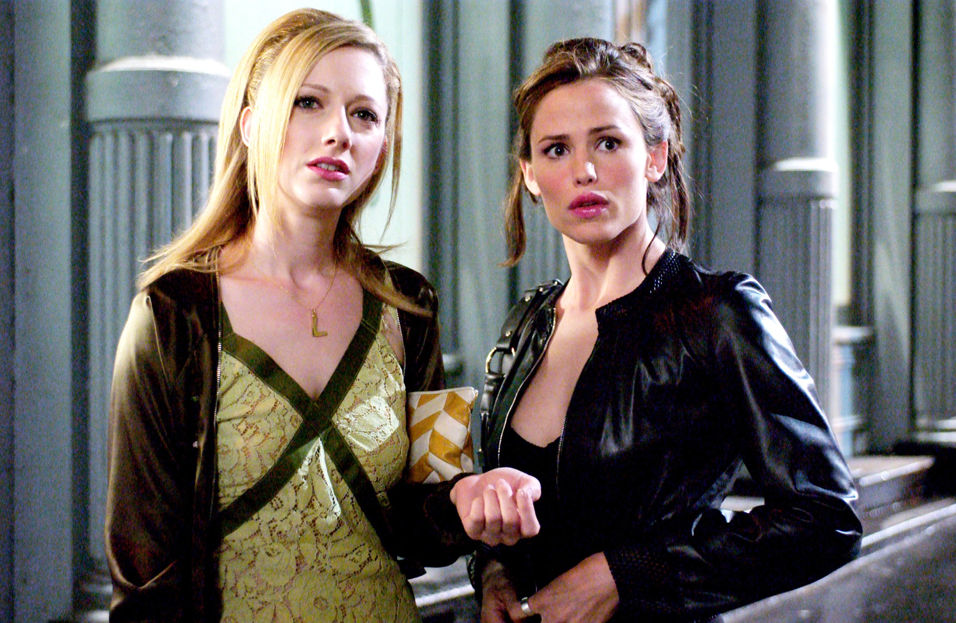 Judy Greer and Jennifer Garner in 13 Going on 30