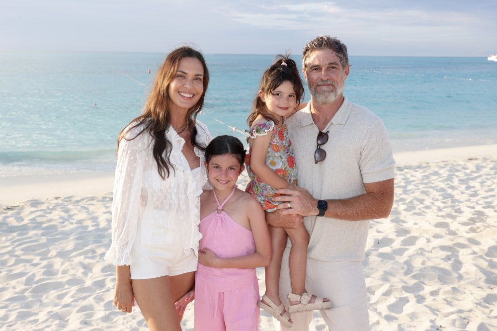 2276772393 Inside Beaches.jpg