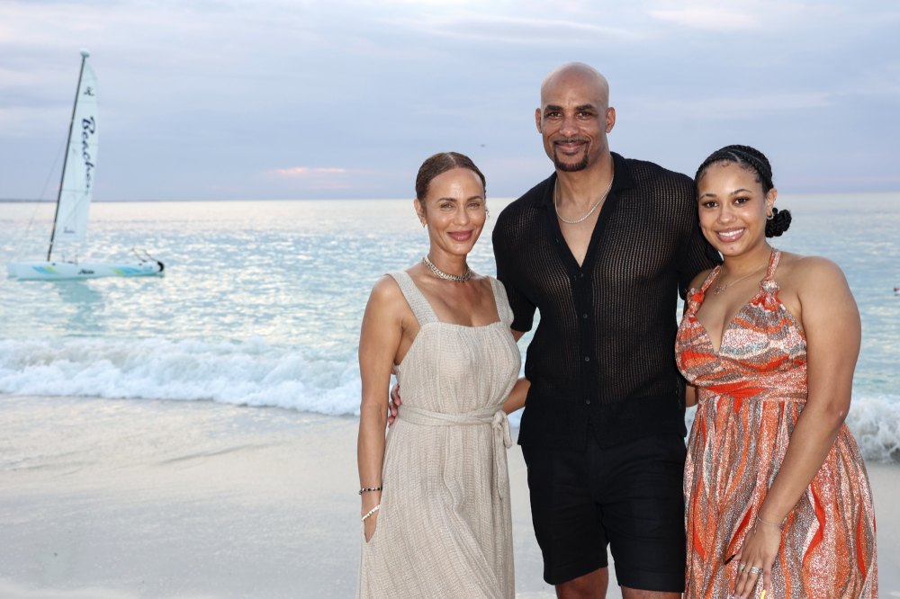 2276777750 Inside Beaches.jpg