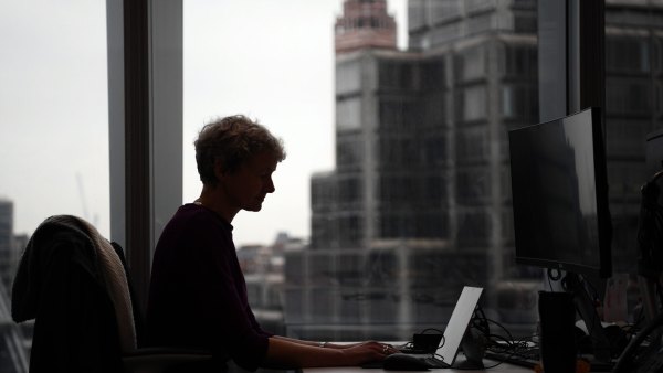 Getty 635260562 Person working at desk