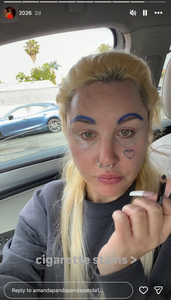 Amanda Bynes Debuts Blue Brows