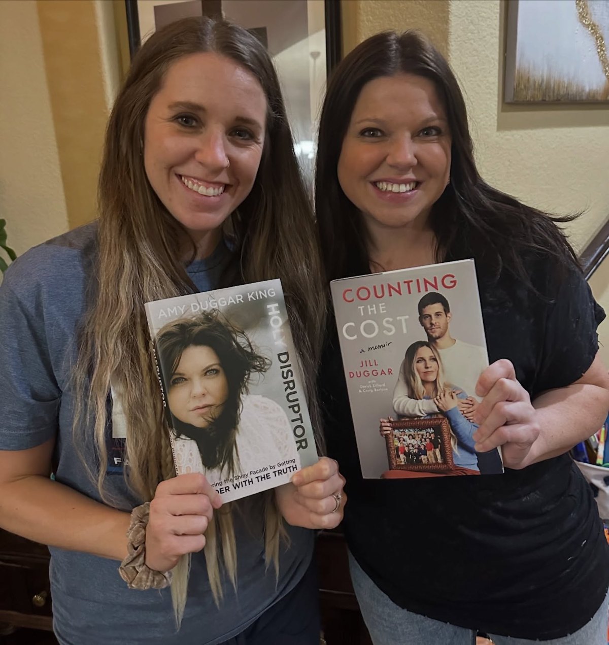 Amy-Duggar-and-Jill-Duggar_615452574_18548125750040472_8485562453684719851_n