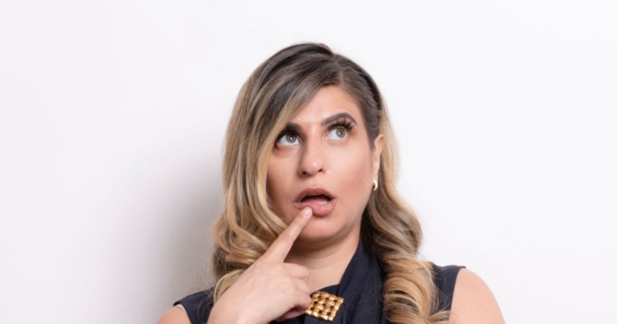 الفنانة الكوميدية شانيل أوماري في أول عرض مباشر لها