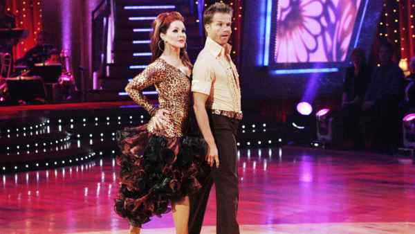 DWTS-Priscilla-Presley-and-Louis-van-Amstel-TCDDAWI_EC360