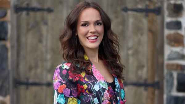 Erin Cahill Reveals What She Would Change About Her Wedding After Hosting Hallmarks Moms the Bride
