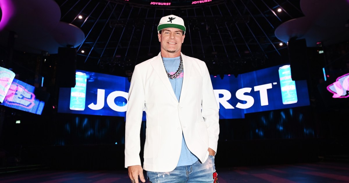 Vanilla Ice Defenders يؤدي عرضه في معرض الدولة الأمريكية الكبرى