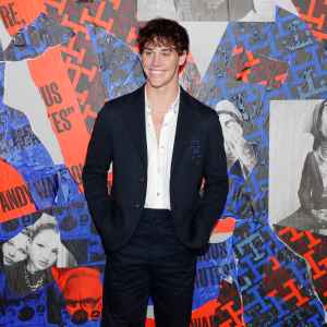 Noah Beck Returns to Instagram Amid Family Scandals