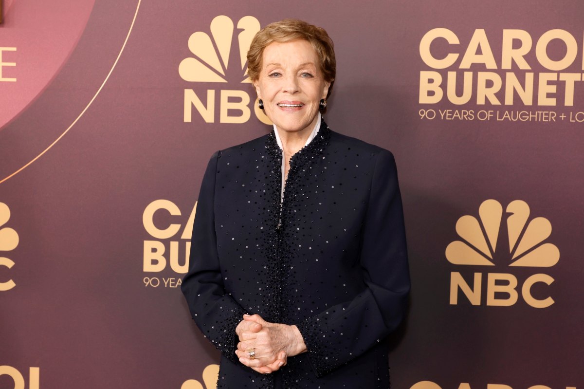 GettyImages-1470837197-julie-andrews