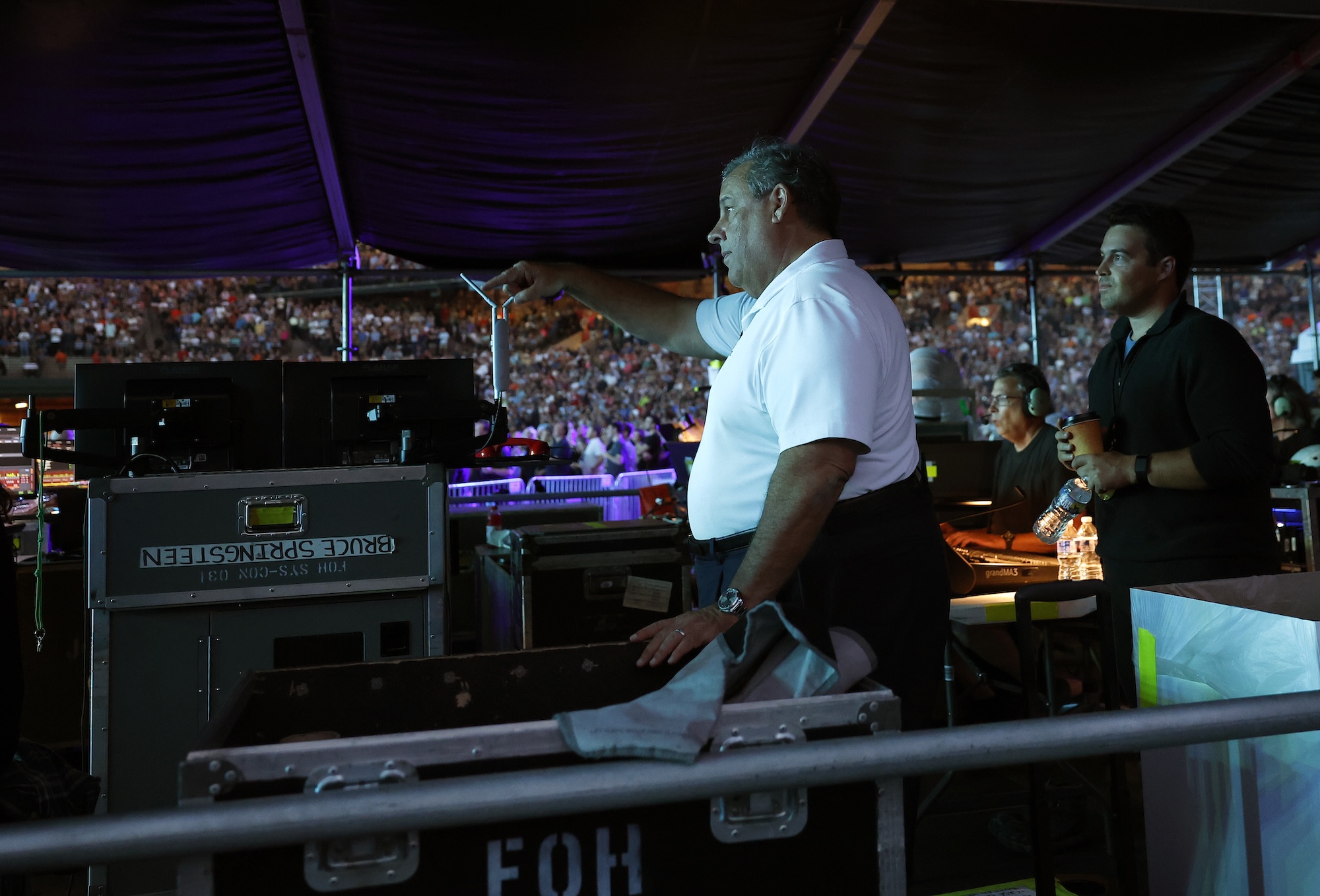 Bruce Springsteen Snubs Chris Christie at Brooklyn Concert: See Video