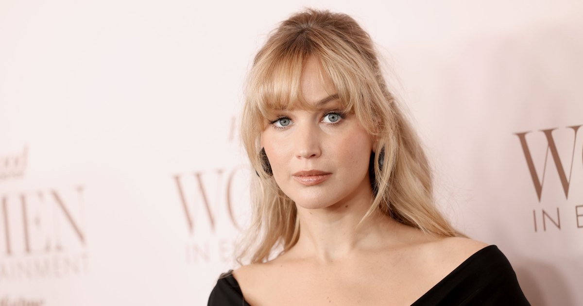Jennifer Lawrence’s Striped Top Channels Major French-Girl Energy — Copy the Look for Jennifer Lawrence’s Striped Top Channels Major French-Girl Energy — Copy the Look for